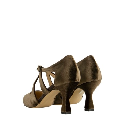 HIGH HEELS