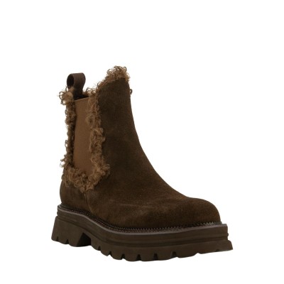 CHELSEA BOOTS