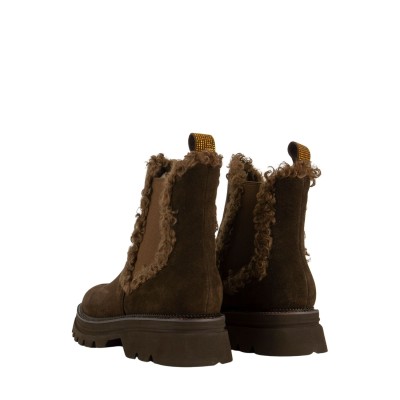 CHELSEA BOOTS