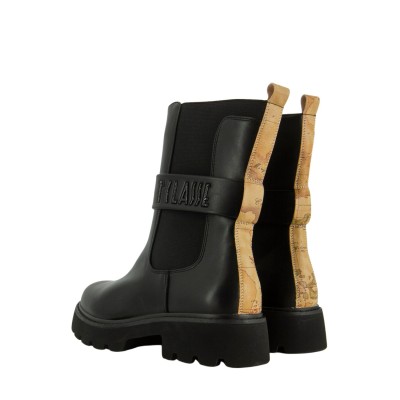 CHELSEA BOOTS