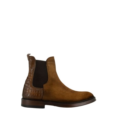 CHELSEA BOOTS