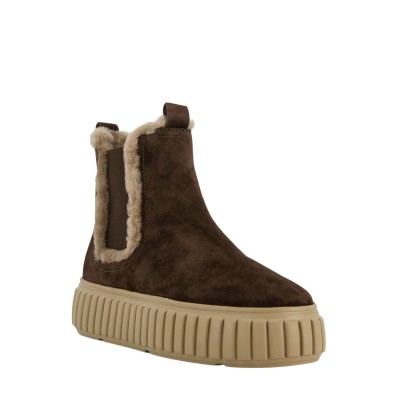 CHELSEA BOOTS