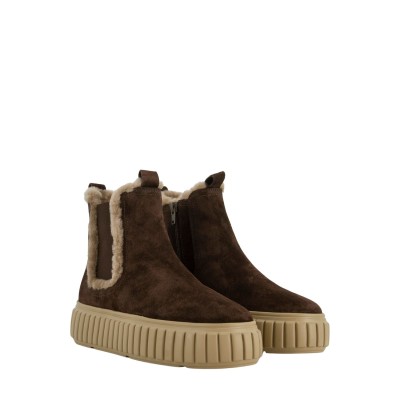 CHELSEA BOOTS