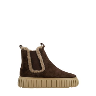 CHELSEA BOOTS