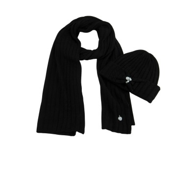 BEANIE AND SCARF