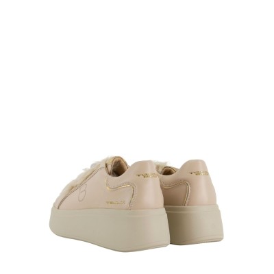SCHILLERNDE SNEAKER MIT PERLEN