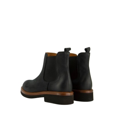 CHELSEA BOOTS
