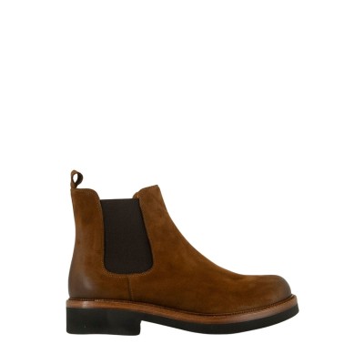 CHELSEA BOOTS