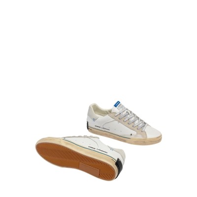 SNEAKERS DECONSTRUCTED