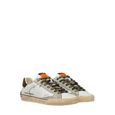 SNEAKERS DECONSTRUCTED